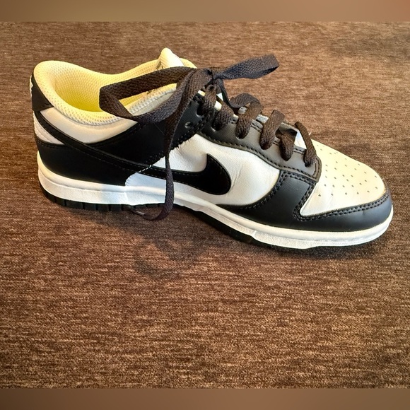 Nike Black and White dunk low Sneakers Classic Design/size 6 - Picture 2 of 13